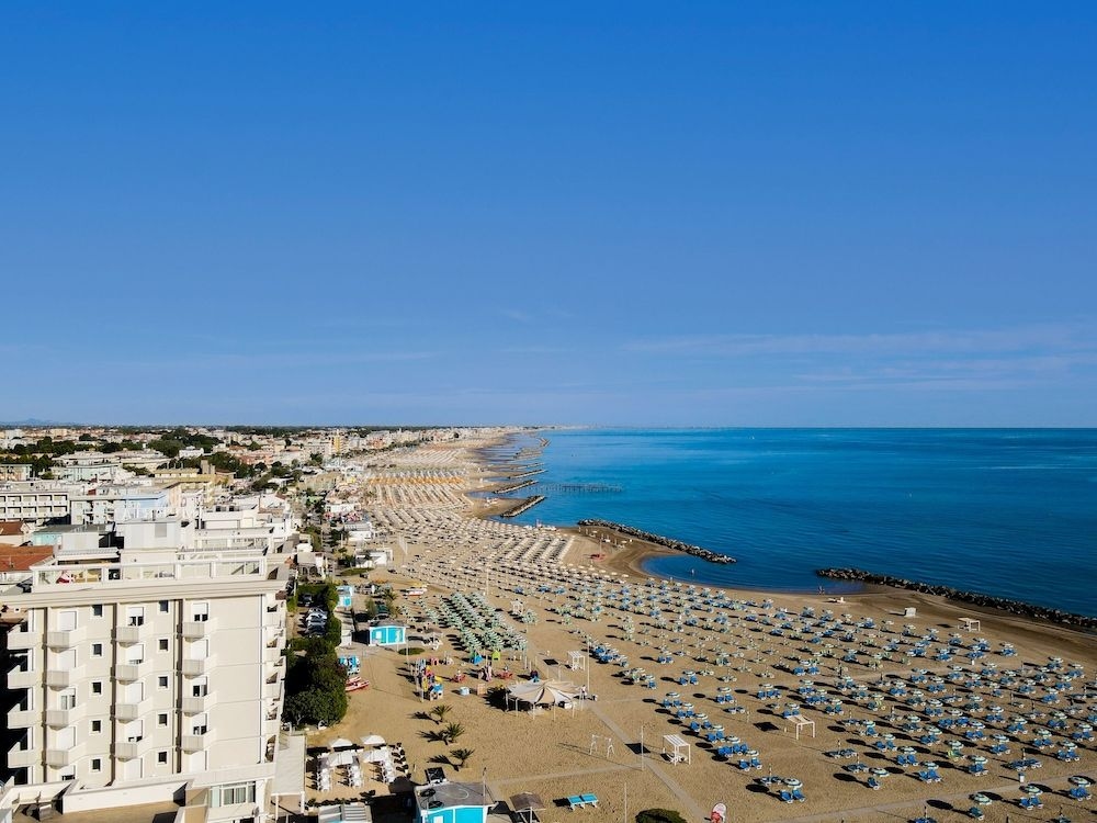 Hotel Imperial Beach1