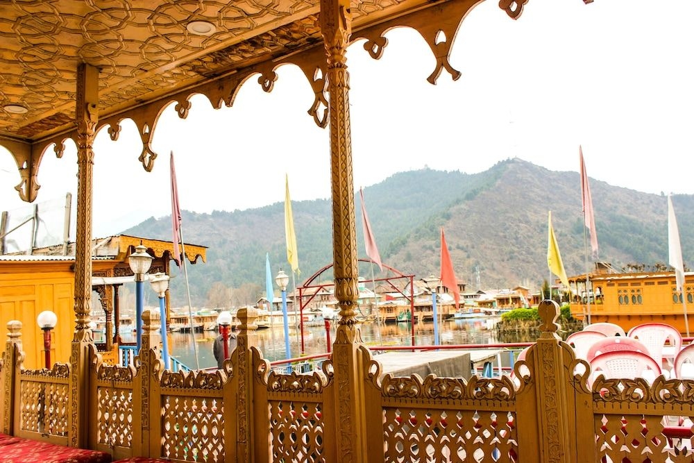 Aziz Palace1