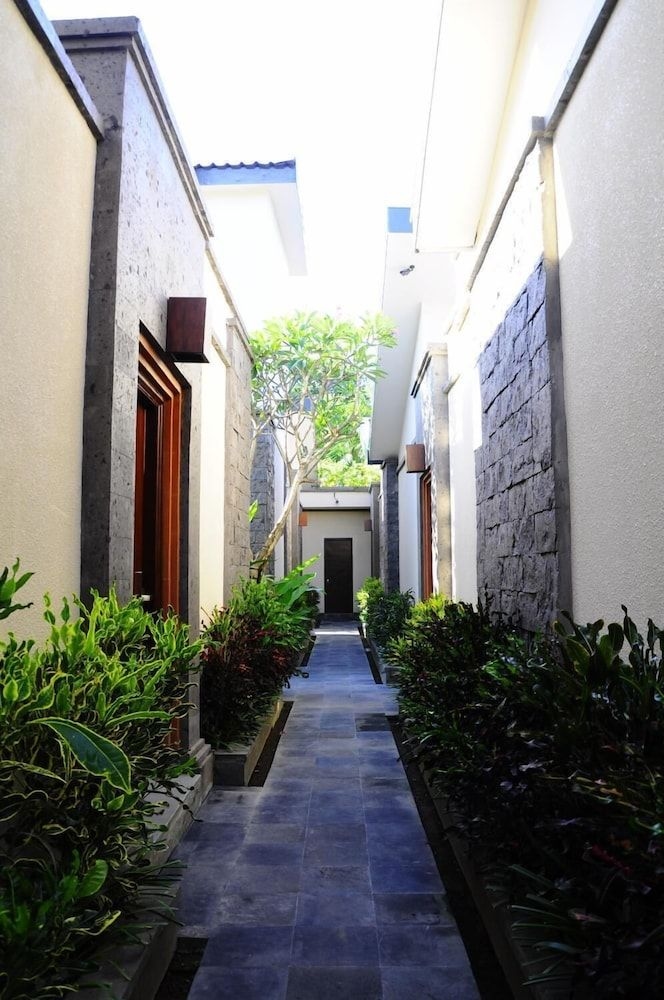 Puri Mesari Suites3