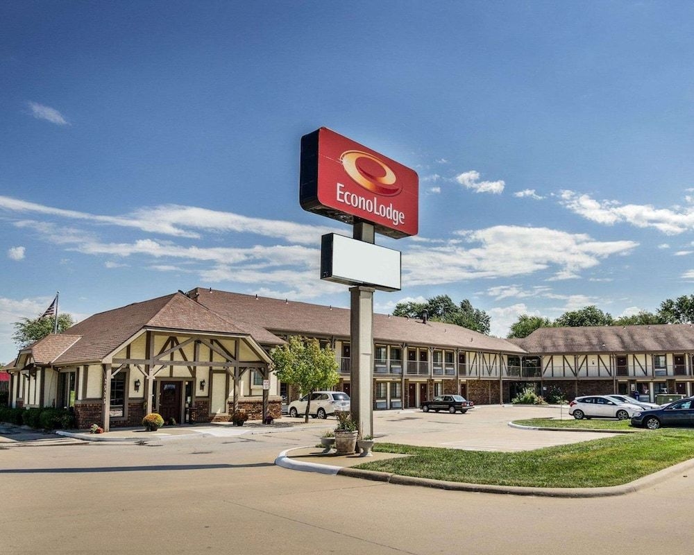 Econo Lodge Lawrence0