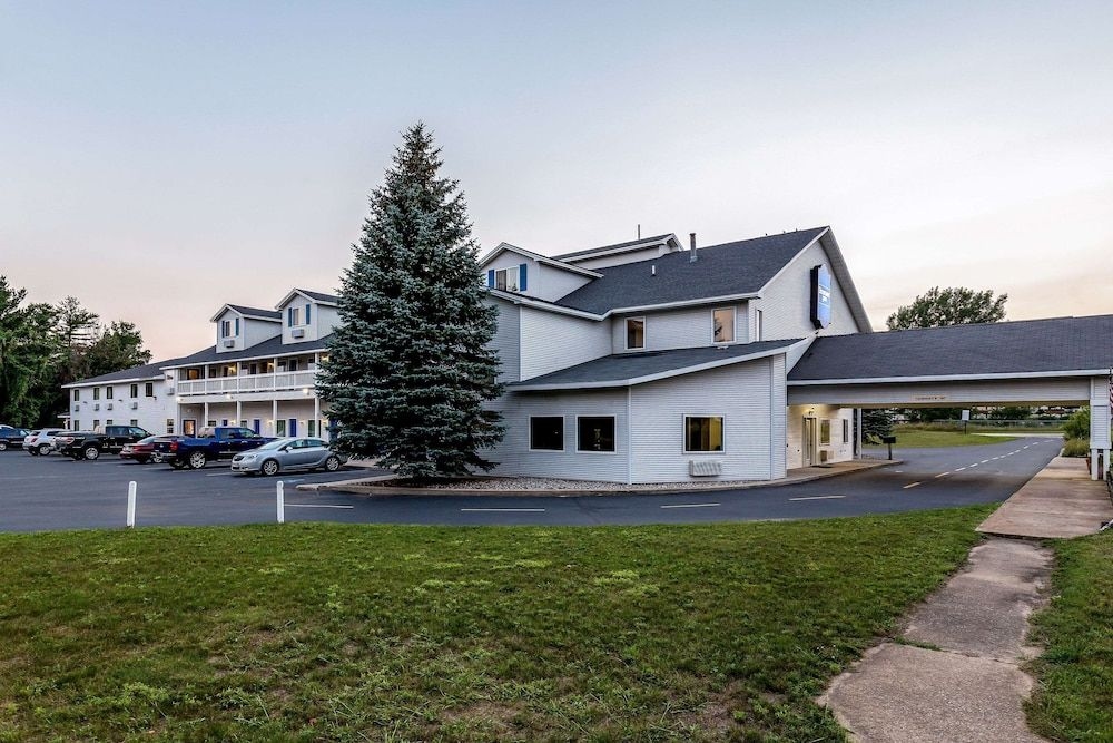 Rodeway Inn1