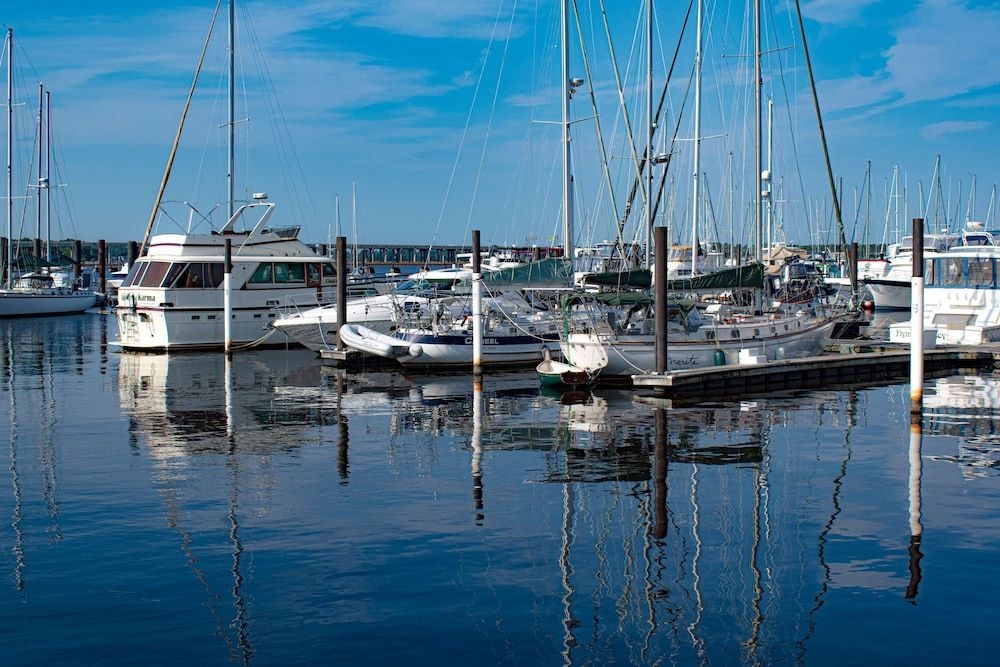Hilton New Bern / Riverfront3