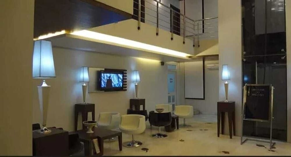OYO Rooms MI Road Extension2
