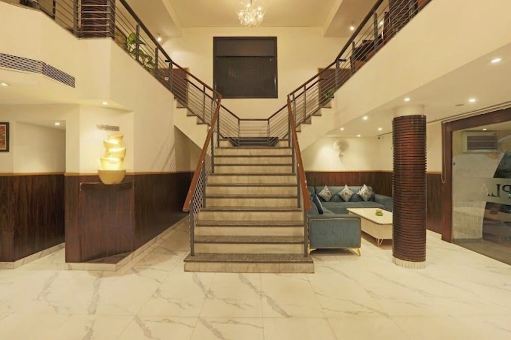 OYO Rooms MI Road Extension3