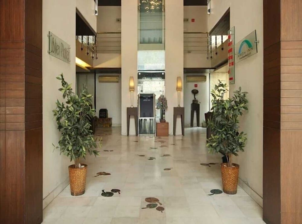 OYO Rooms MI Road Extension4
