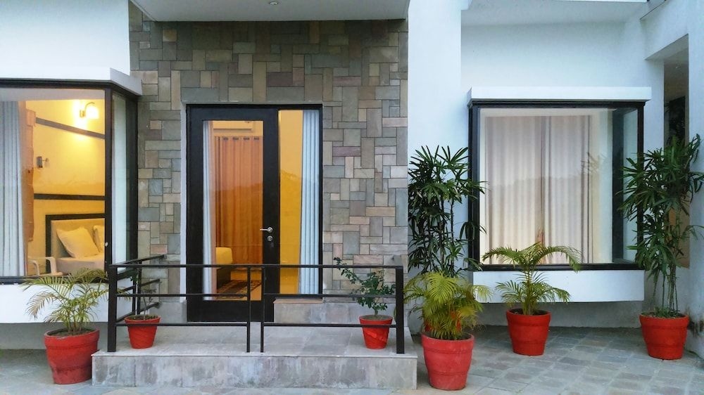OYO Premium Corbett Jhirna2