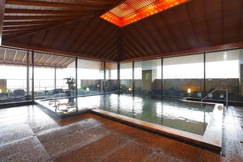 โรงแรมทะกะระซุกะ ออนเซน วากะมิซุ (Takarazuka Onsen Hotel Wakamizu)4