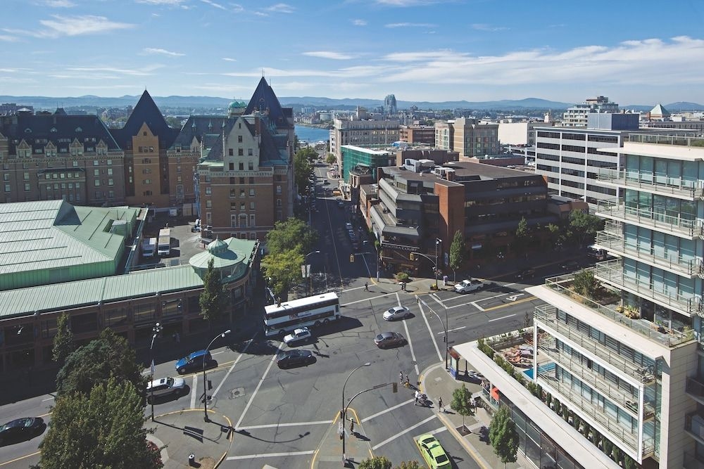 DoubleTree by Hilton Hotel & Suites Victoria0