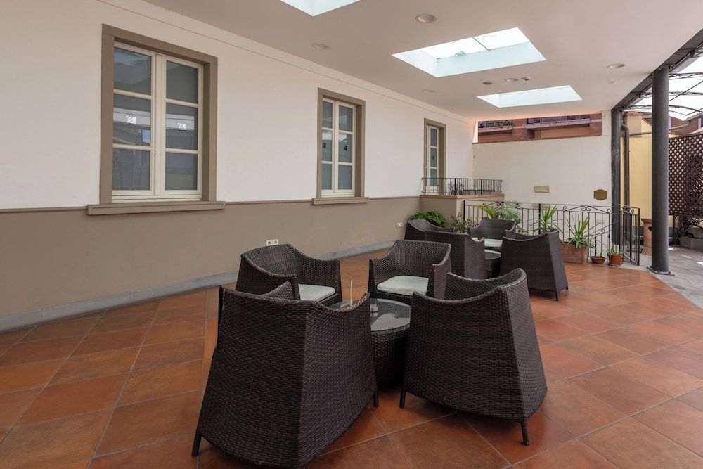 Hotel Embassy4