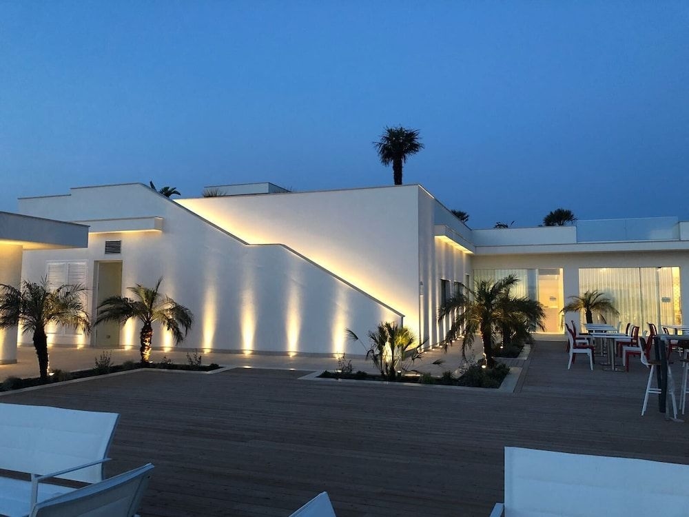 Modica Beach Resort4