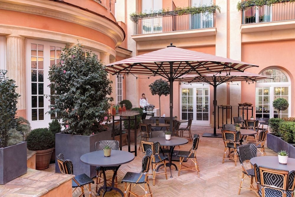 Hotel de la Ville3