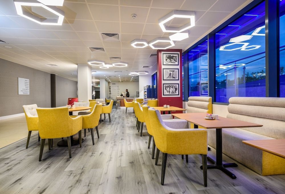 Atrium Hotel Heathrow4