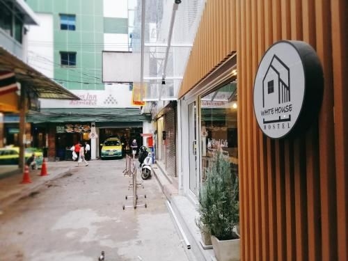 White House Hostel0