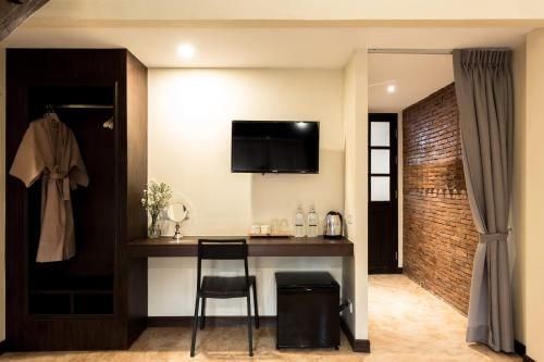 Once Upon A Time Boutique Home1