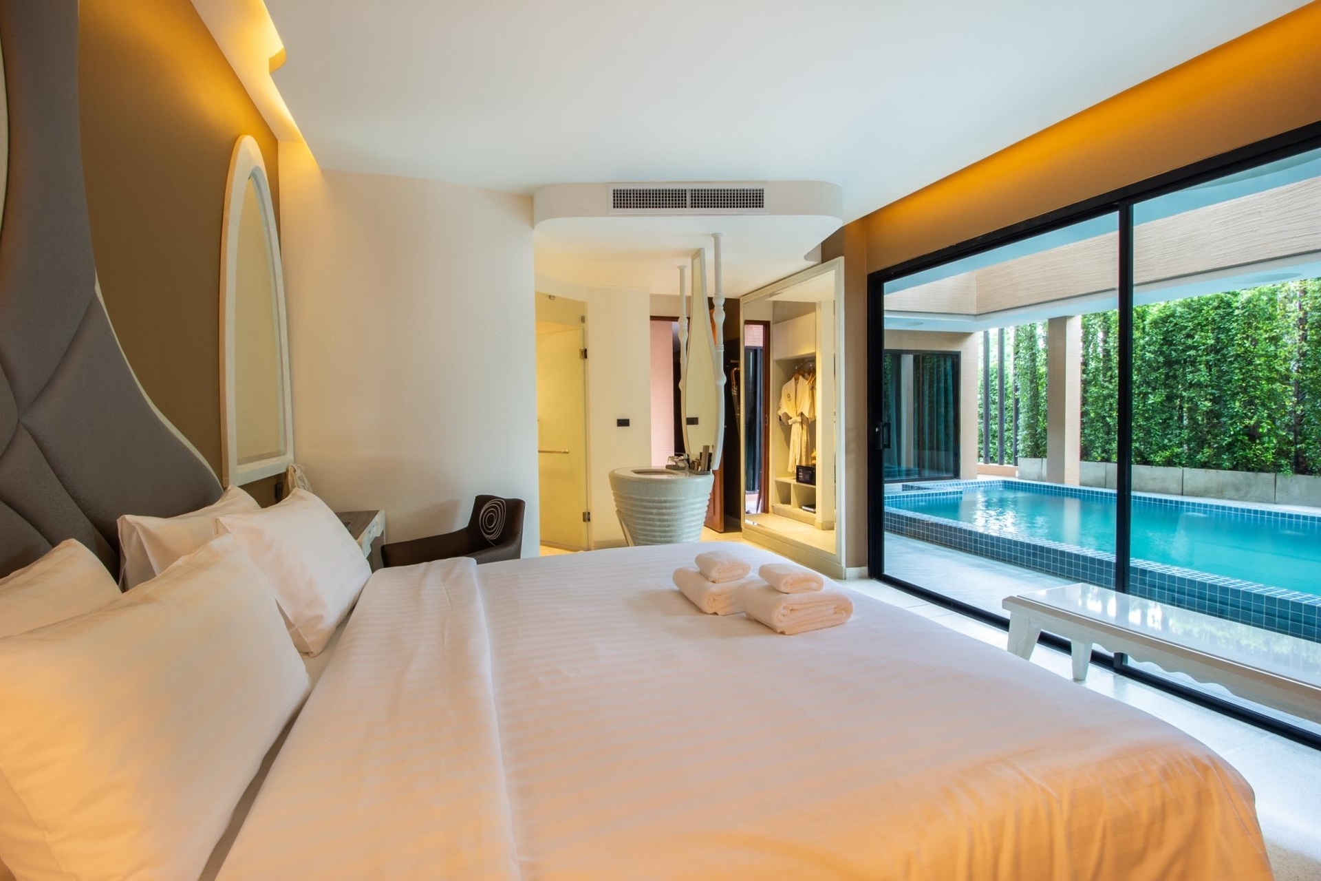 โรงแรมราชาบุระ (Rachabhura Hotel)4