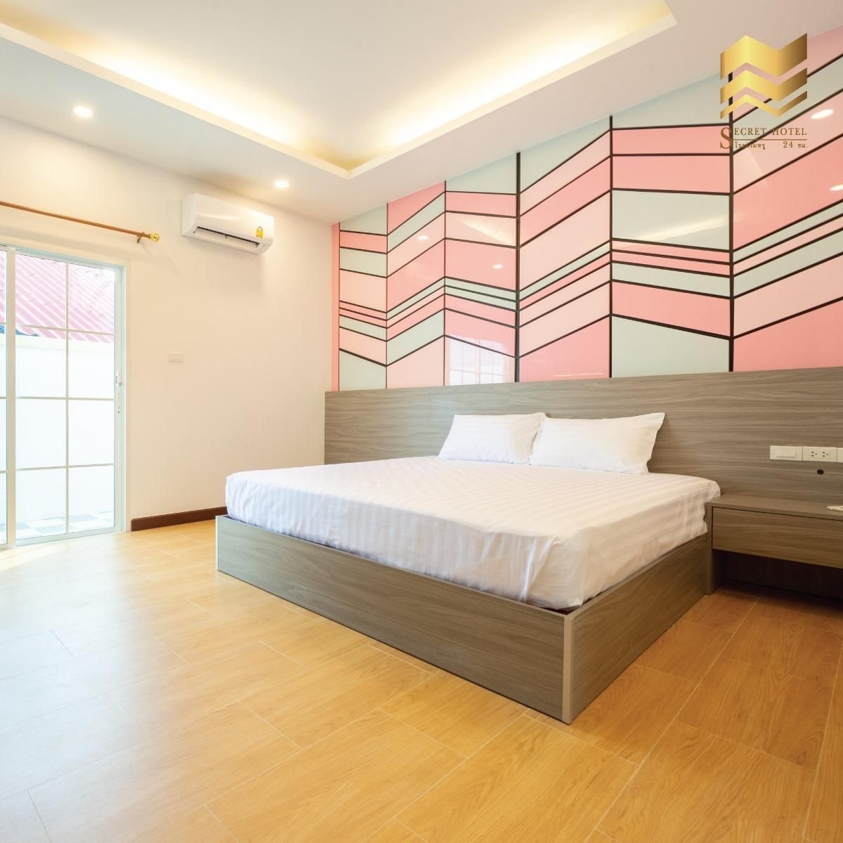 ซีเคร็ท โฮเทล (Secret hotel)1
