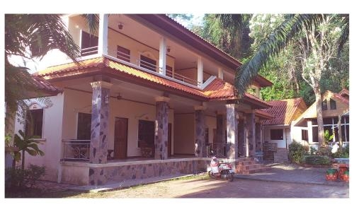 ตะวันรีสอร์ต (Tawan Resort)2