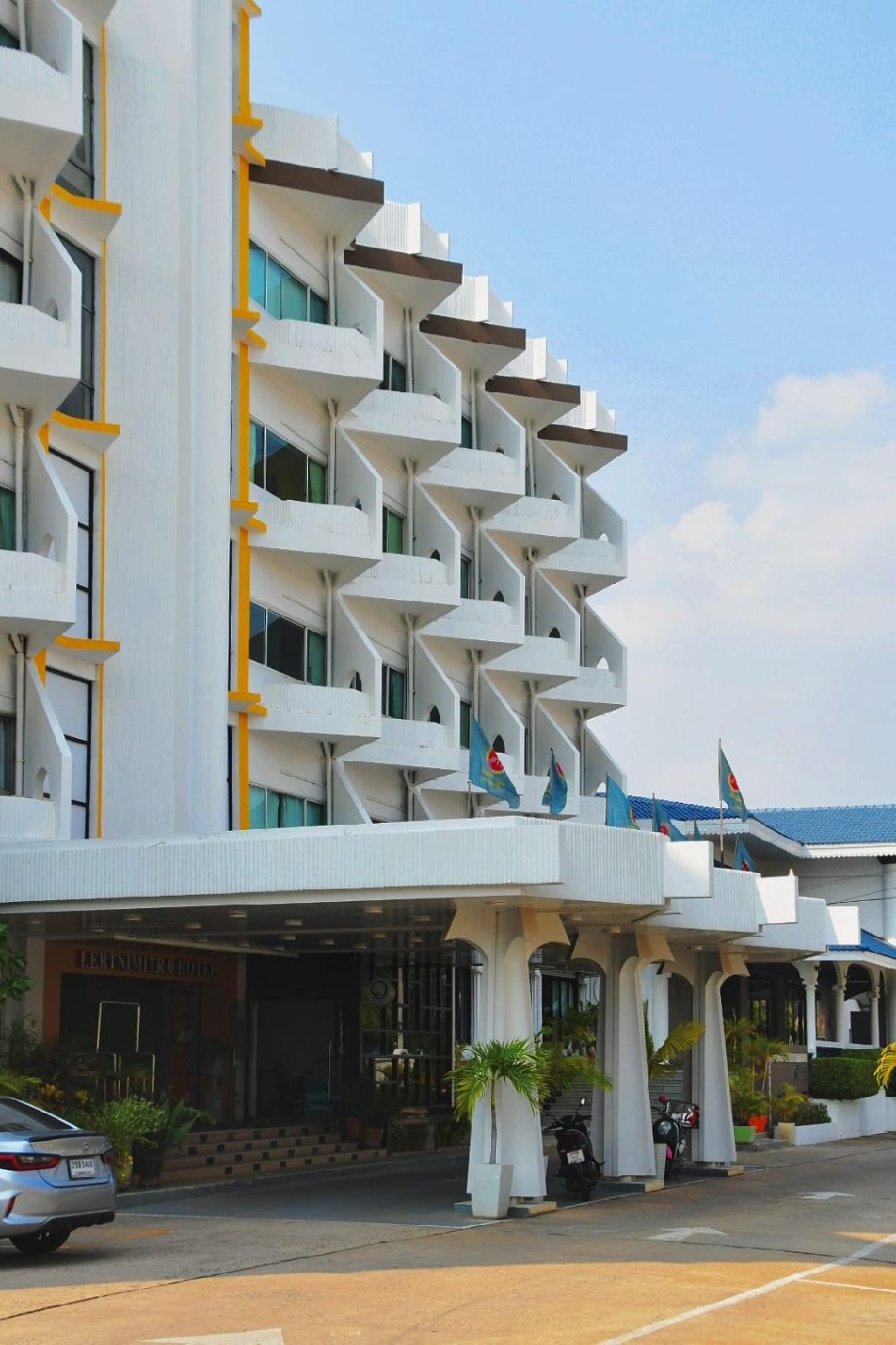 โรงแรมเลิศนิมิตร ชัยภูมิ (Lertnimitra Hotel)3