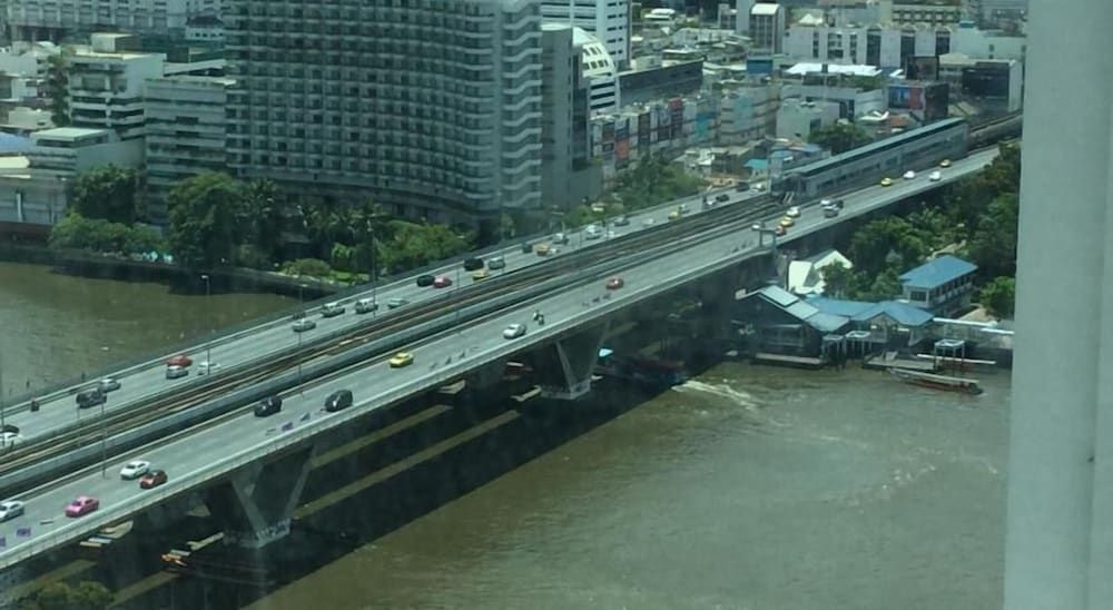 Baan Sathorn Riverfront2