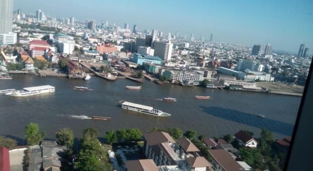 Baan Sathorn Riverfront1