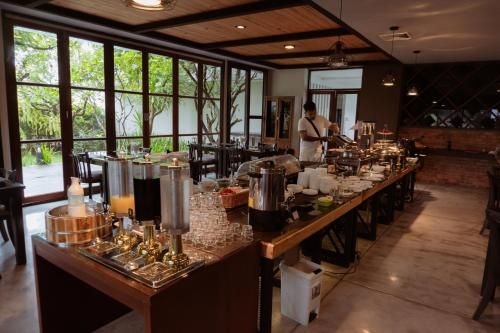 โรงแรมนายญ่า (Nai Ya Hotel)2