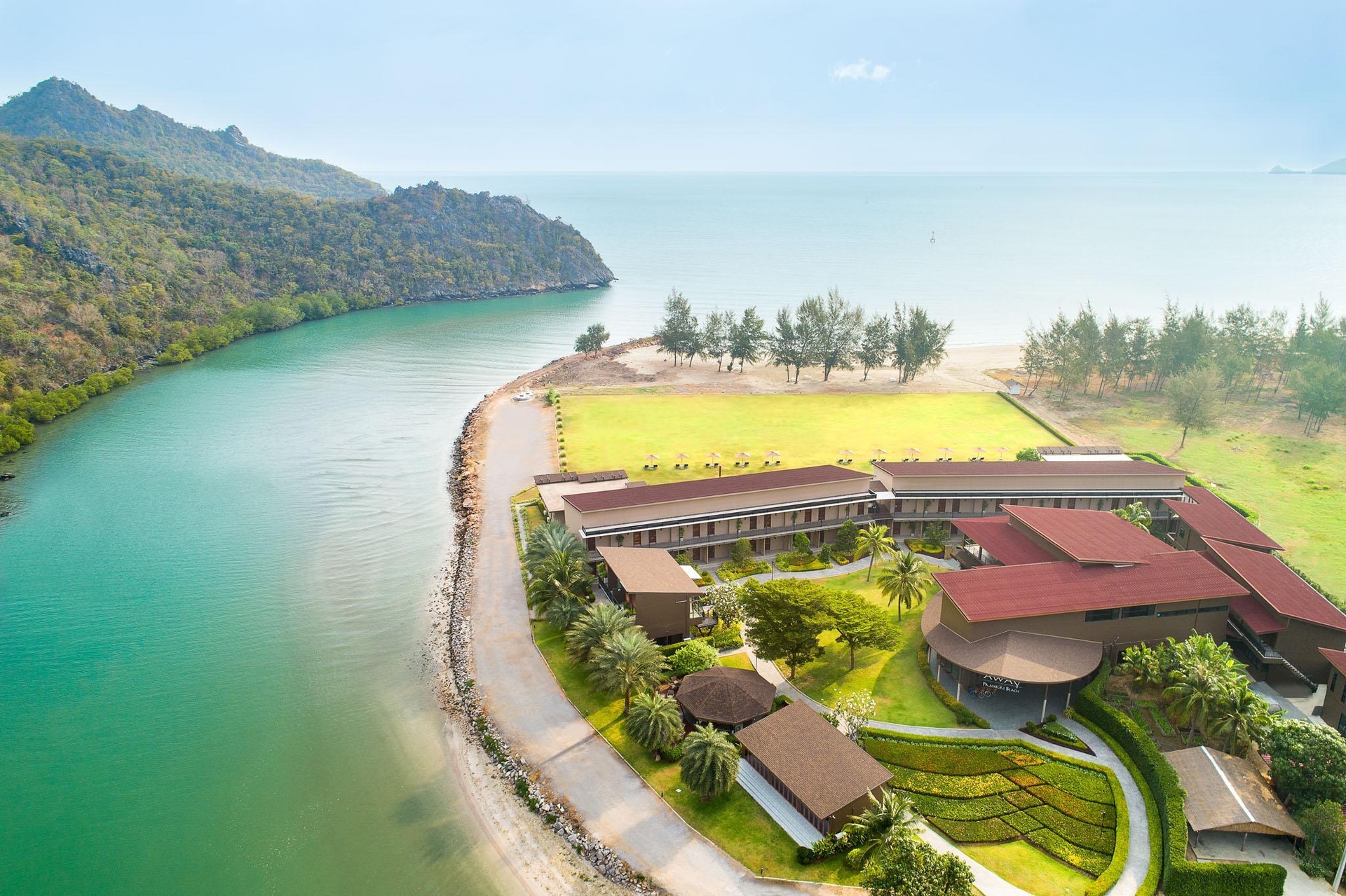 ลา อีสลา ปราณบุรี บีช รีสอร์ท (La Isla Pranburi Beach Resort)0