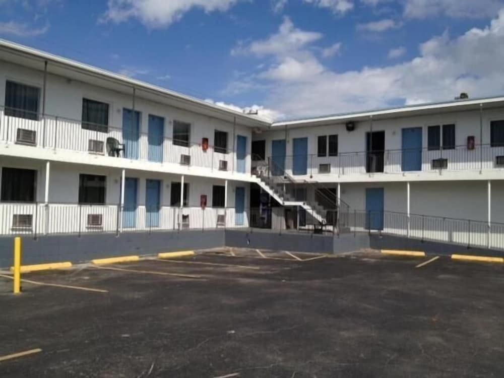 Miami Springs Inn4