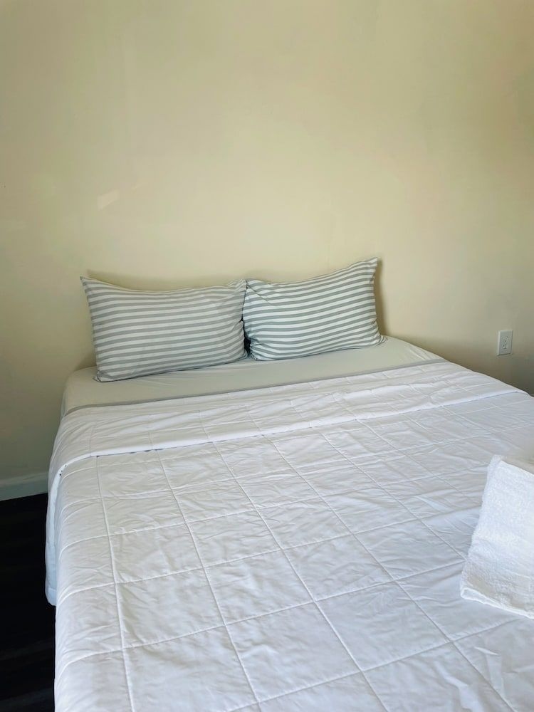 Miami Springs Inn0