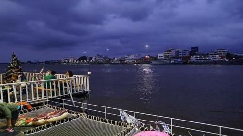 โรงแรมโฮริซอน (Horizon Hotel)1