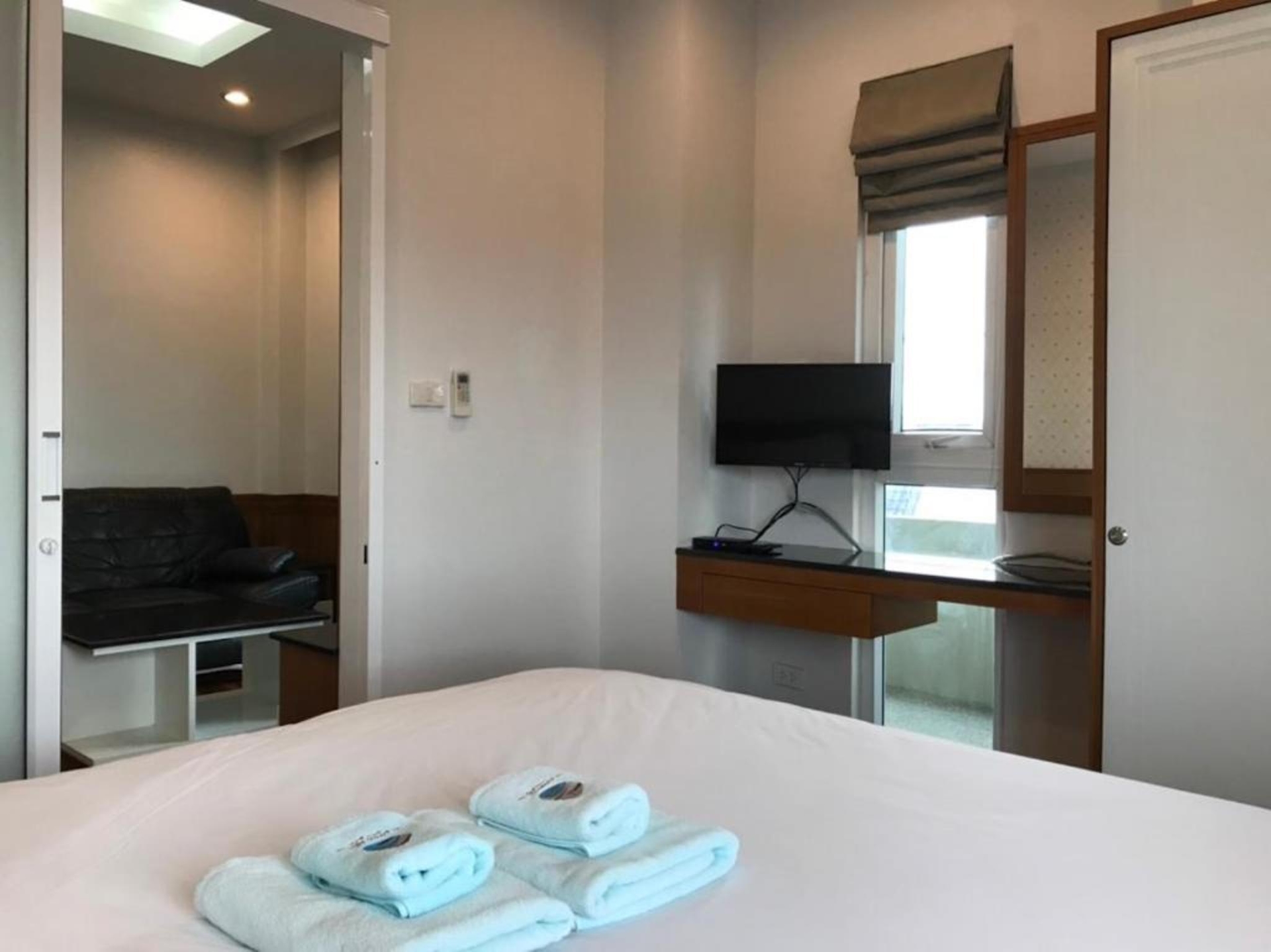 เคเอ็ม คอนโด (KM Condo)1