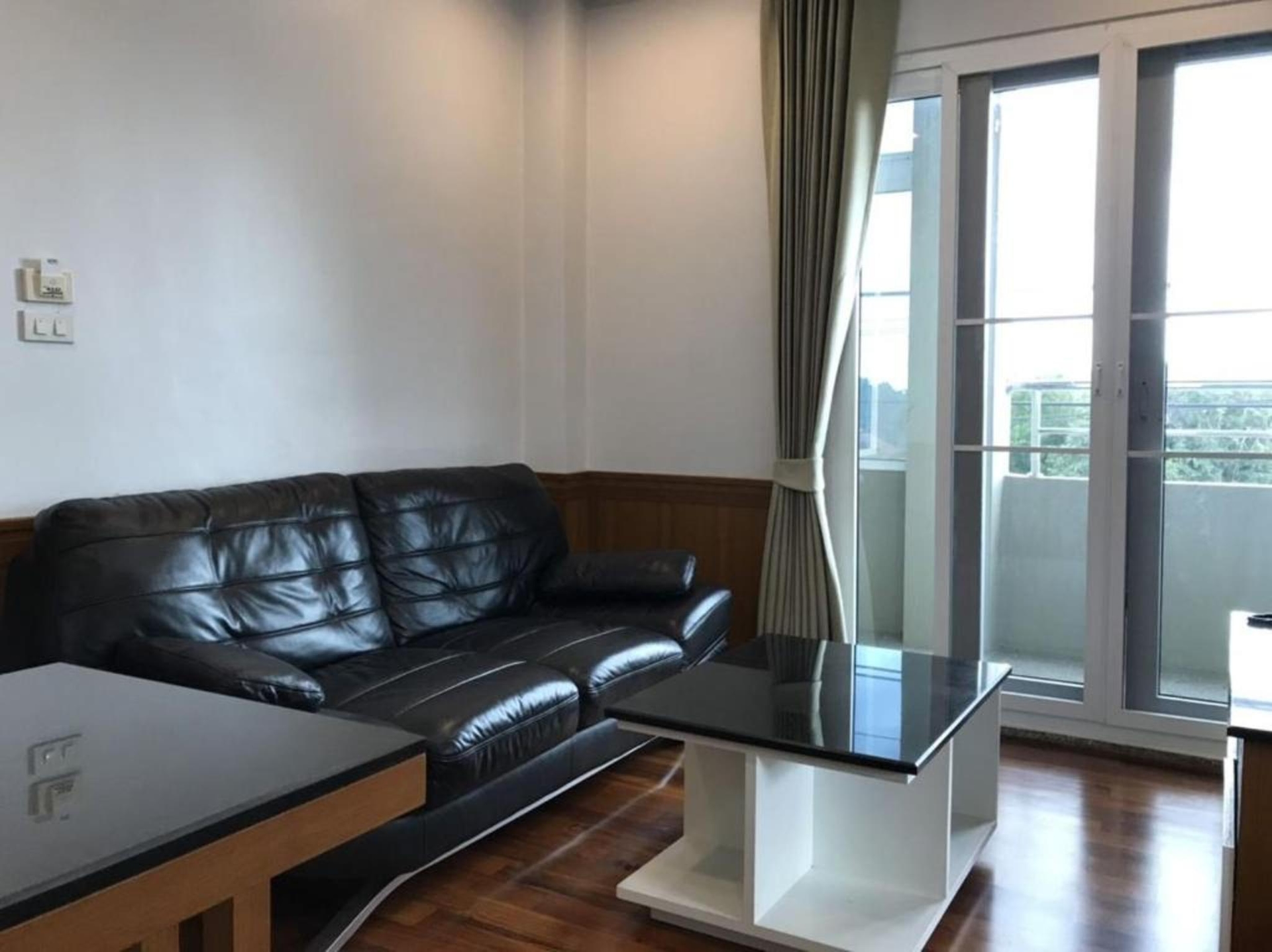 เคเอ็ม คอนโด (KM Condo)3