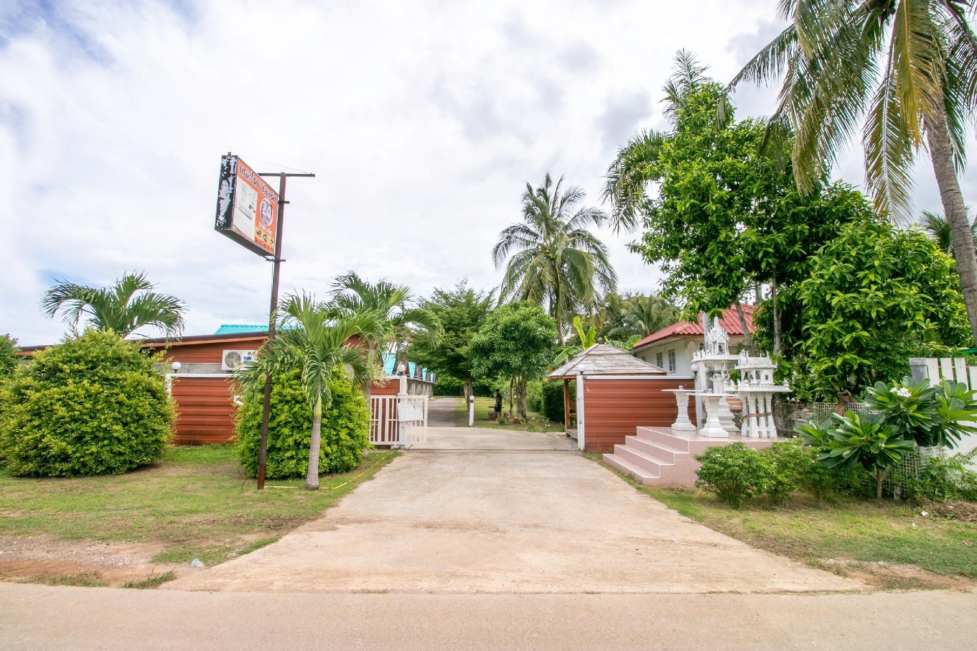 OYO 945 The Rome Resort4