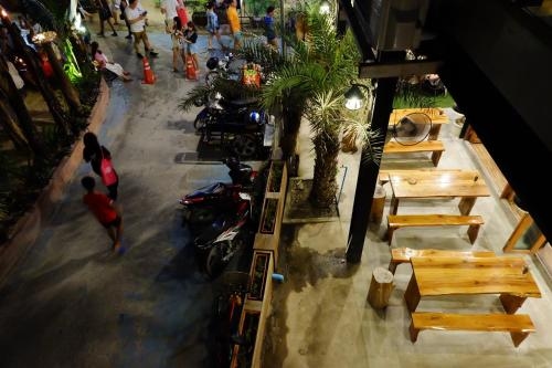 บลูม คาเฟ่.โฮสเทล (Lipe - Bloom Cafe and Hostel)2