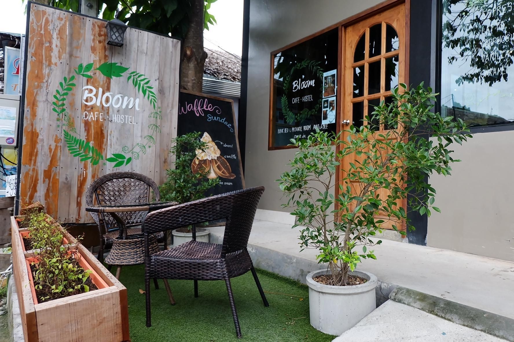 บลูม คาเฟ่.โฮสเทล (Lipe - Bloom Cafe and Hostel)1
