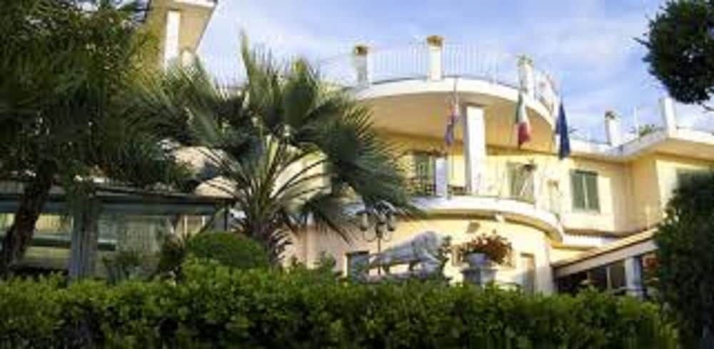 Leonessa Hotel4