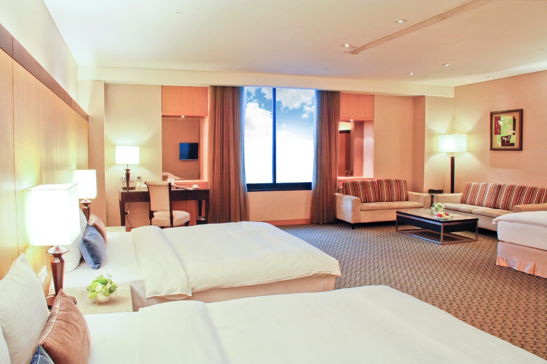 โรงแรมควีนน่า พลาซ่า (Queena Plaza Hotel)4