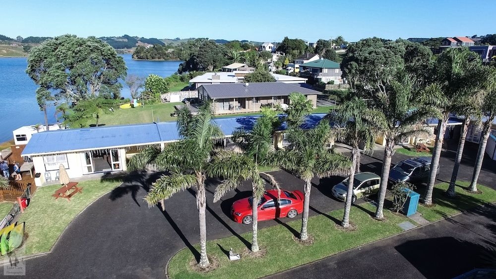 Raglan Palm Beach Motel0