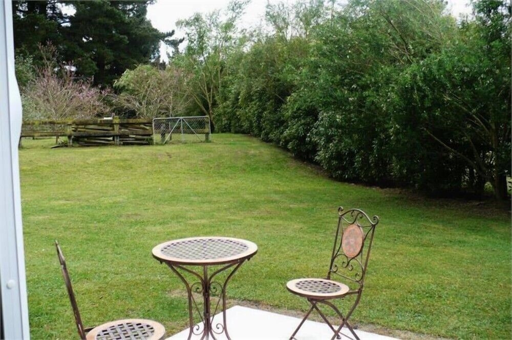 Nut Point Cottage3