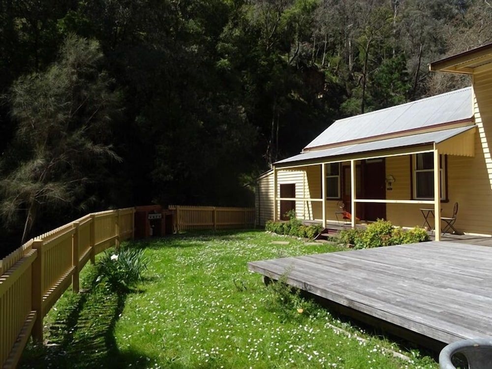 Creek Cottage2