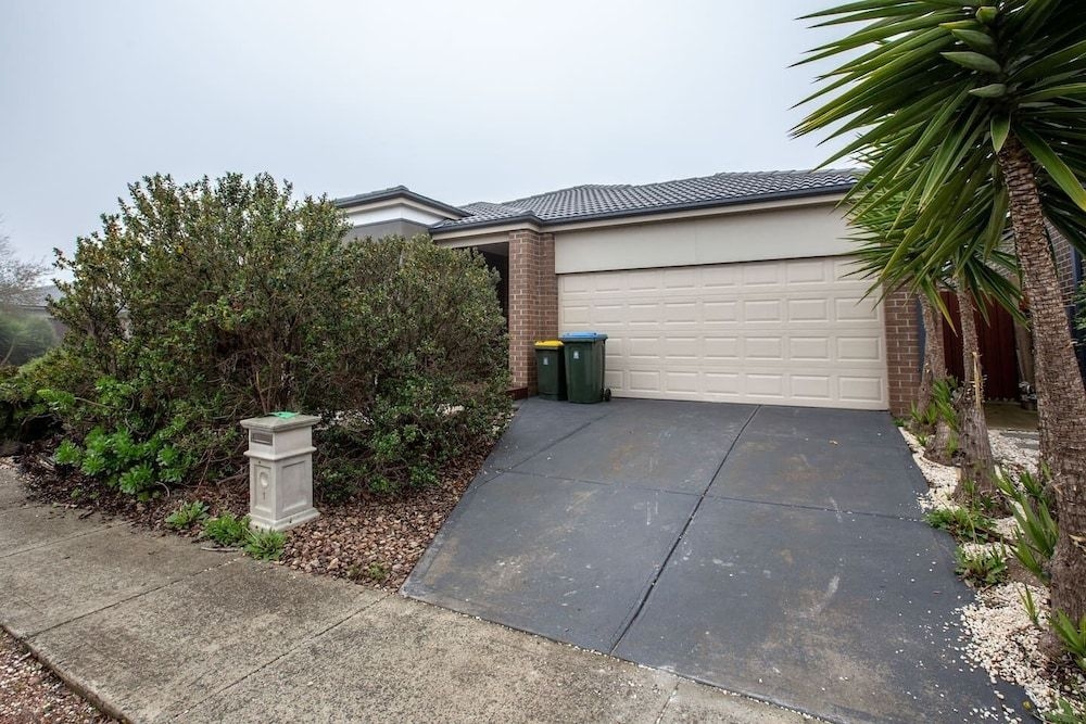 Gorgeous 4BR home in Point Cook0