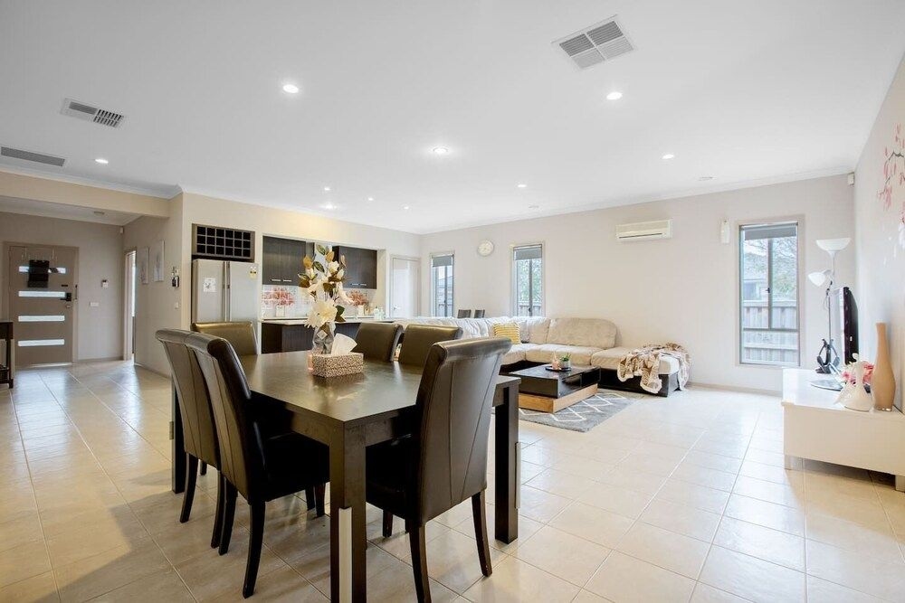 Gorgeous 4BR home in Point Cook2