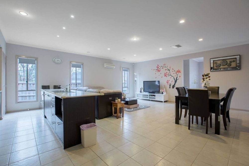 Gorgeous 4BR home in Point Cook3
