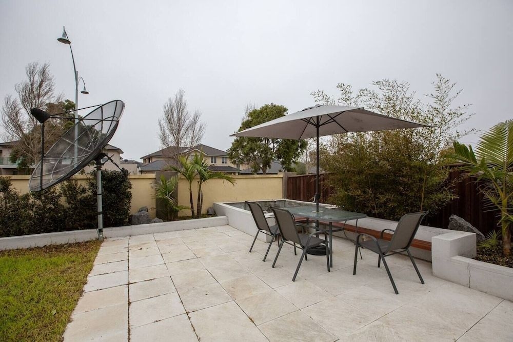 Superb Luxe 5BR house At Point Cook near lake1