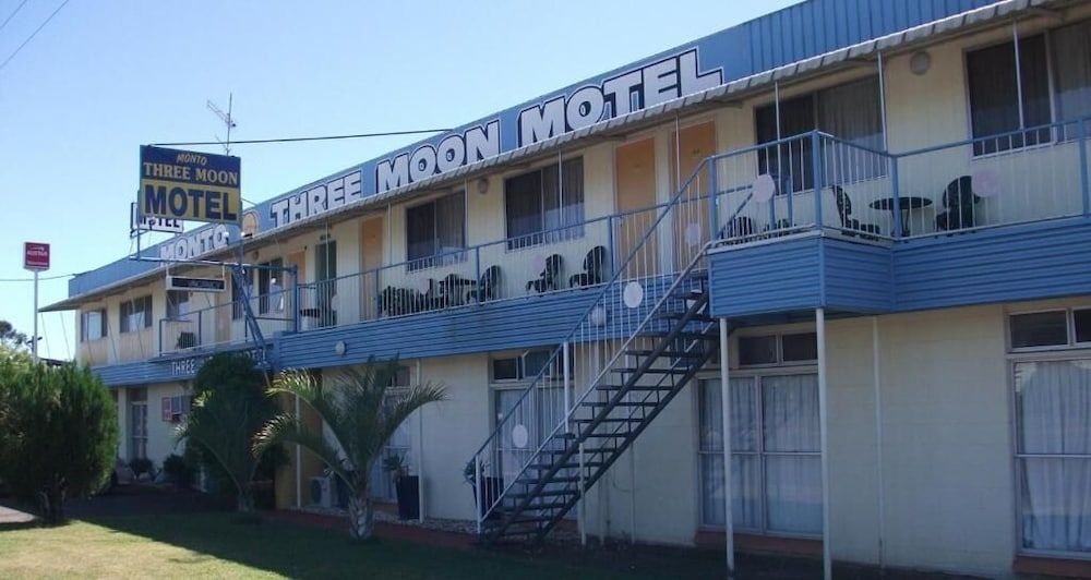 Monto Three Moon Motel1