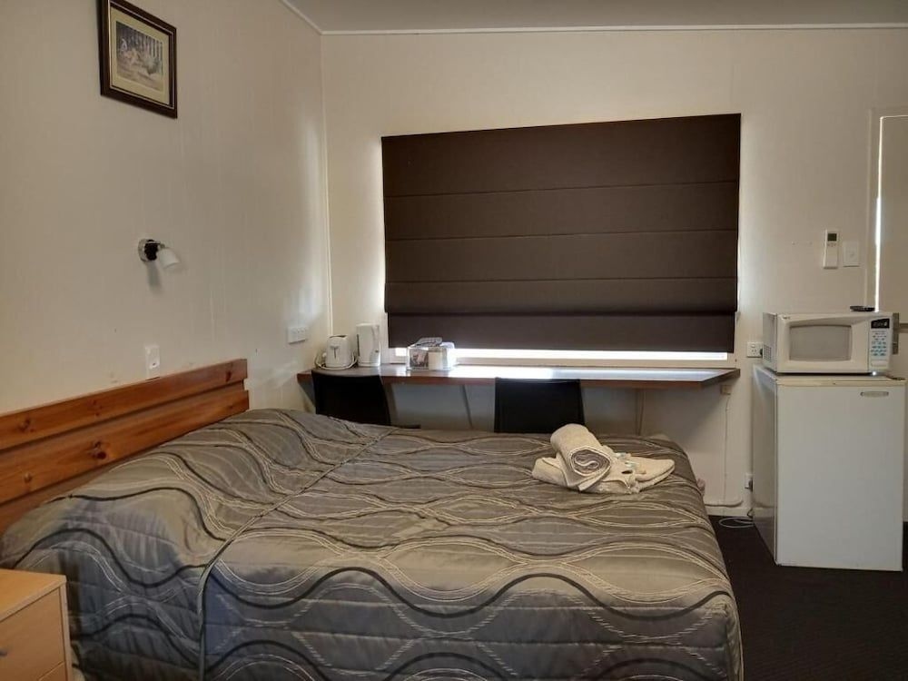 Monto Three Moon Motel0