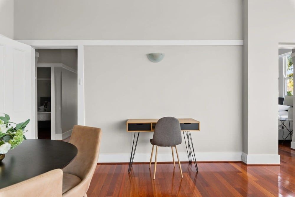 Huge Harbour View Apartment In Historic Home4