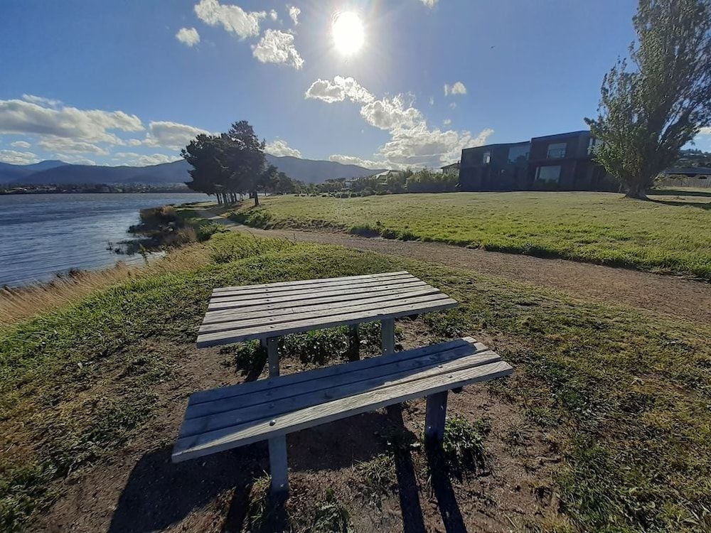 Hobart Waterfront Luxury Retreat0