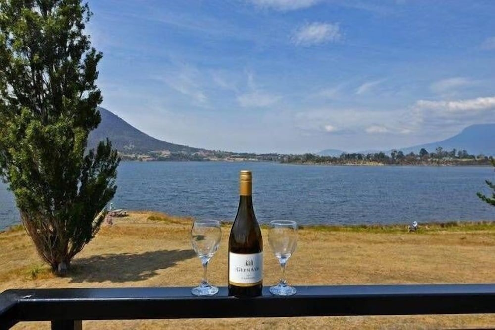 Hobart Waterfront Luxury Retreat1