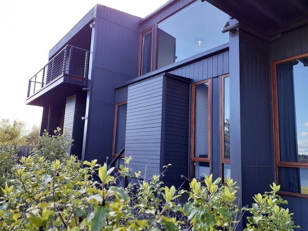 Hobart Waterfront Luxury Retreat3