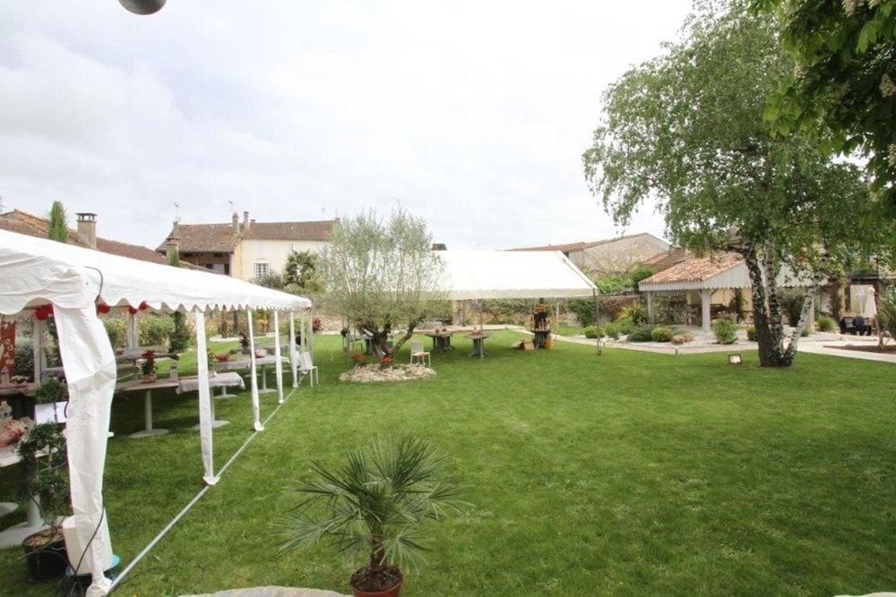 Le Continental Hotel0